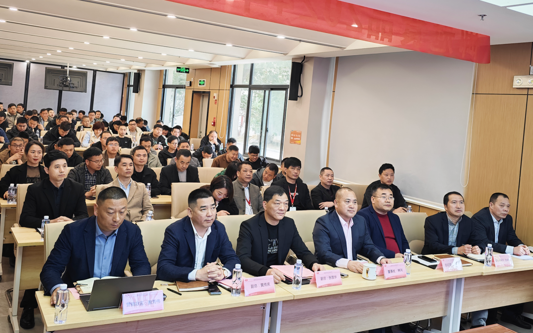 征程萬裡(lǐ)闊 勇攀新高(gāo)峰|禦冠食品2024年(nián)業(yè)務人(rén)員(yuán)新春動員(yuán)會(huì)隆重召開(kāi)！