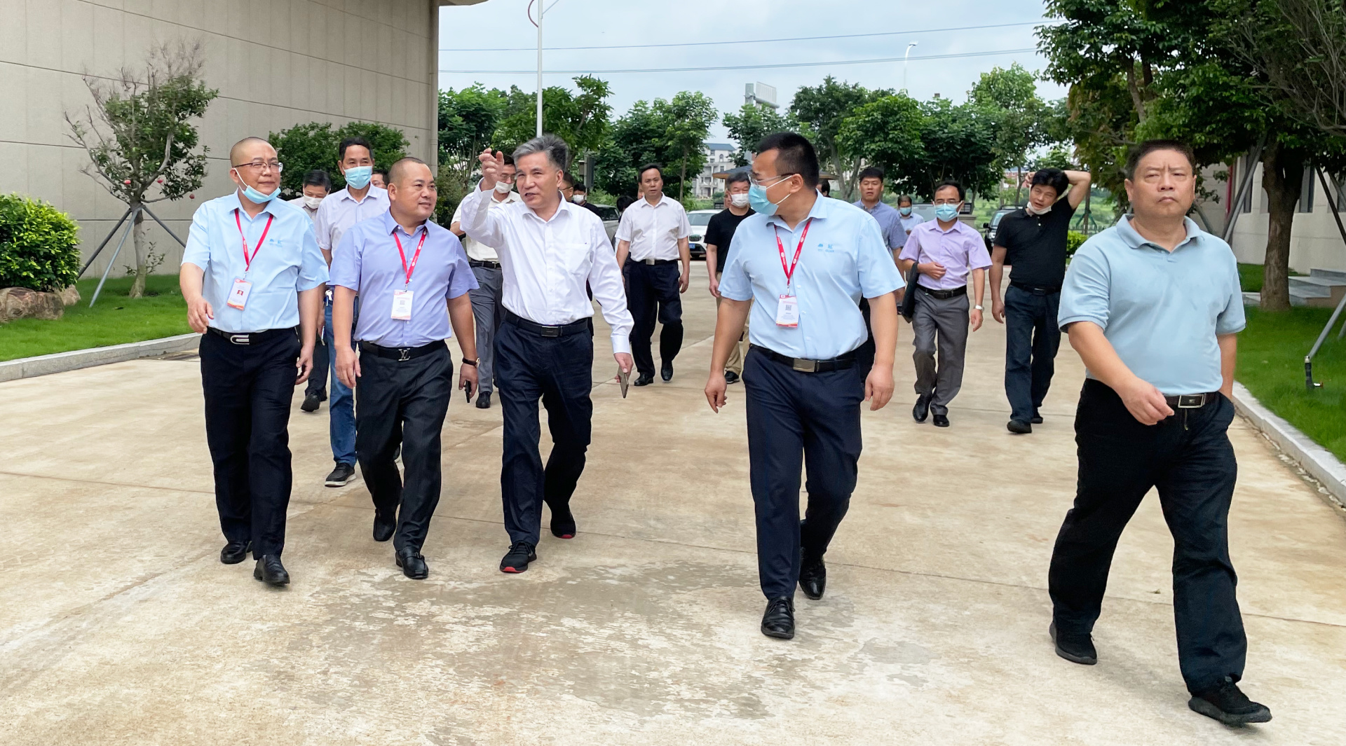 Warmly welcome Lin Zhiliang, vice mayor of Fuzhou municipal government, and his party to visit royal crown food research and guidance!